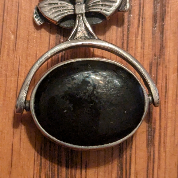 Elegant Large Claddagh Fob Pendant - Picture 3 of 4